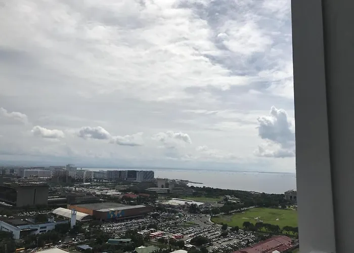 De Luxe, Standard And -the Breeze Residences-close To Airport,mall Of Asia, Us Embassy Manille