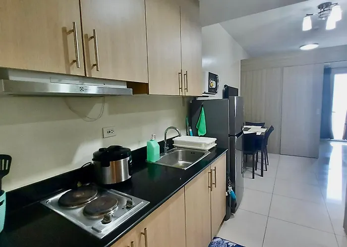 De Luxe, Standard And -the Breeze Residences-close To Airport,mall Of Asia, Us Embassy *