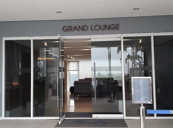 De Luxe, Standard And -the Breeze Residences-close To Airport,mall Of Asia, Us Embassy Manille